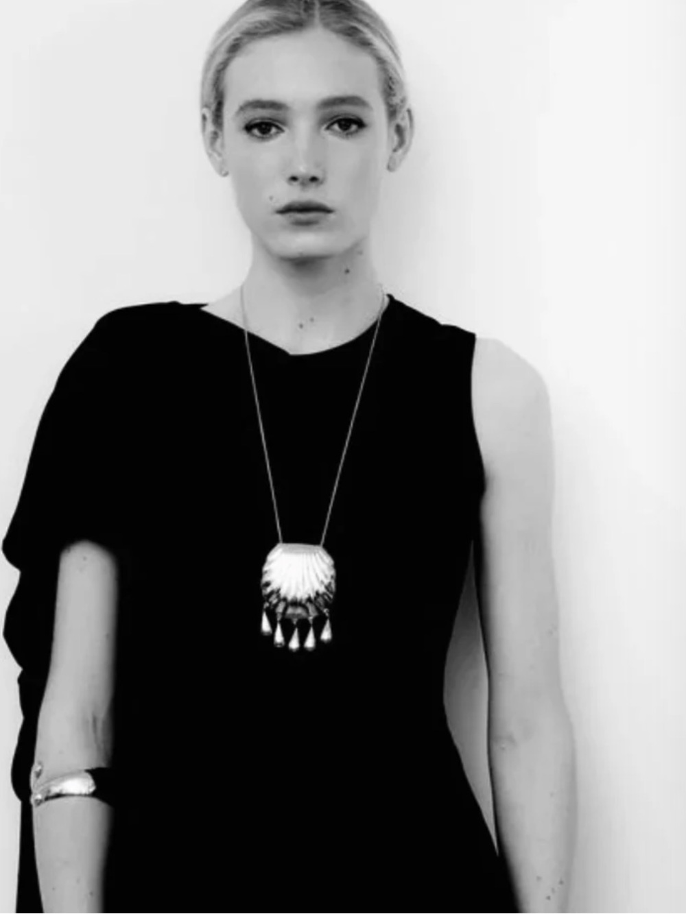 JUJU VERA Petra Shell Silver Pendant Necklace